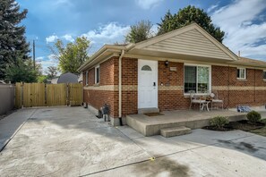 After parking, guests may then walk through the driveway into the backyard.