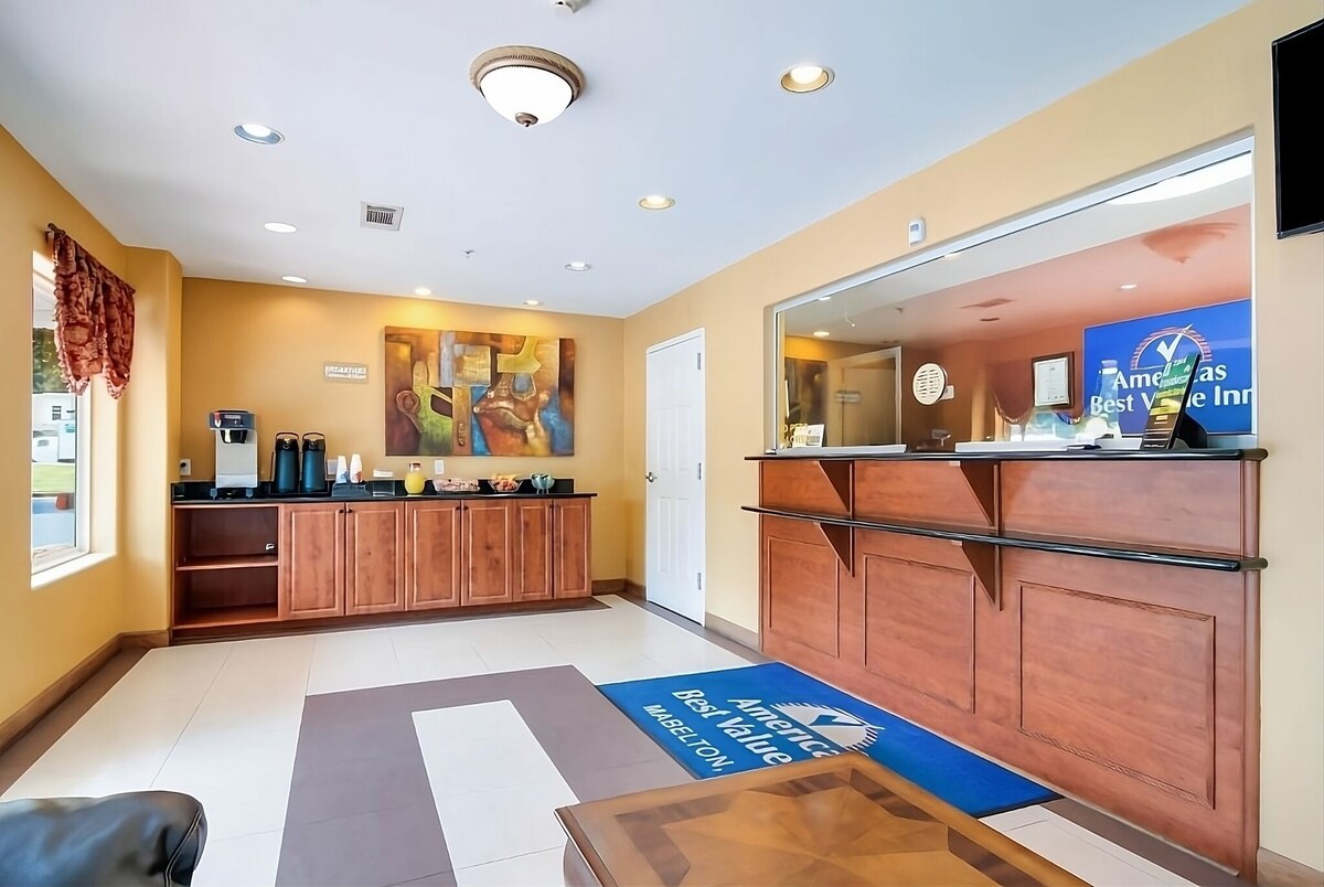 Prime Location! Free Parking, Short Drive to Milford Park and Frog Rock
