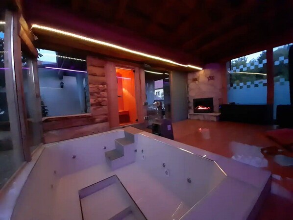 Private spa tub
