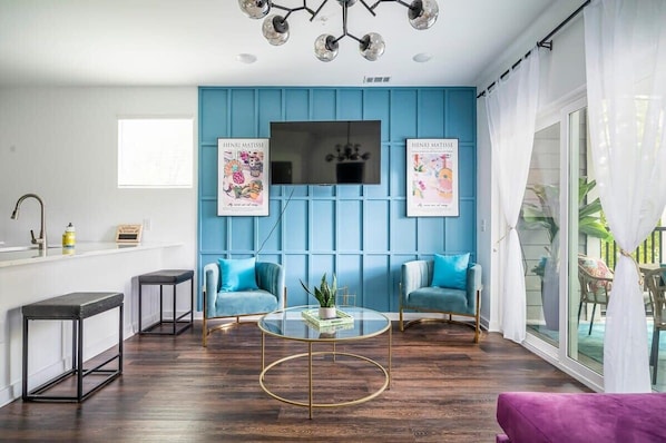 Spacious living room leading to the outdoor balcony! Enjoy!