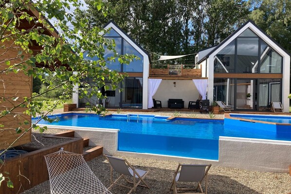 Außenseite Ferienhaus [Sommer]