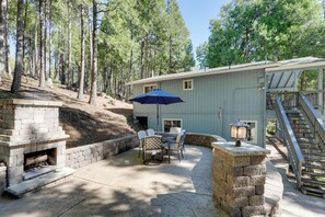 Veranda | Outdoor Dining Area | Outdoor Fireplace (Decorative Only)
