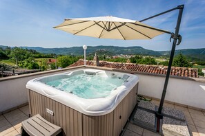 Bain à remous extérieur