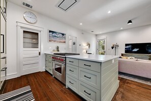 Viking range, walk in pantry