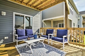 Private Balconies | Gas Grill (Propane Provided) | Yard Games | Waterfront