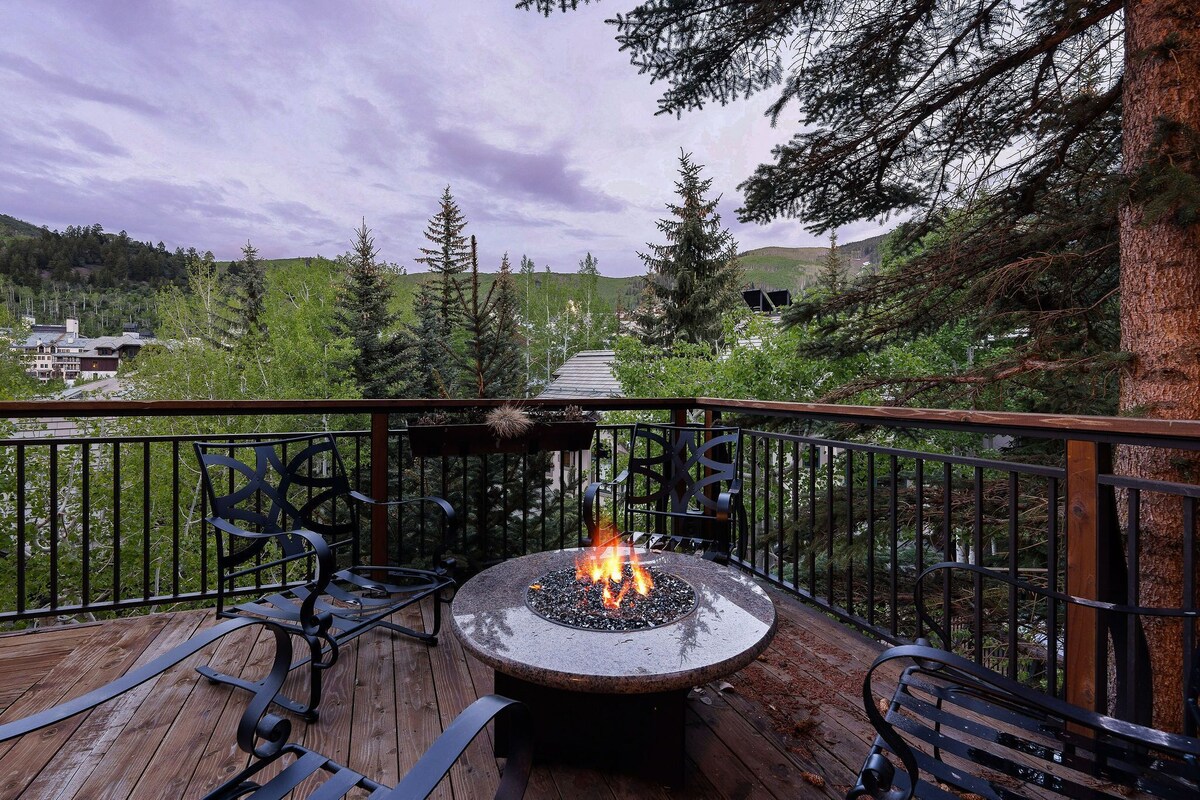 Red Spruce Lodge by Vail Butler – 1 min to ski slopes, private hot tub