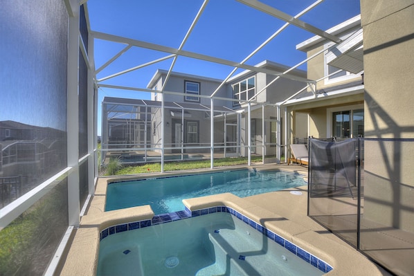 Private swimming pool and spa!