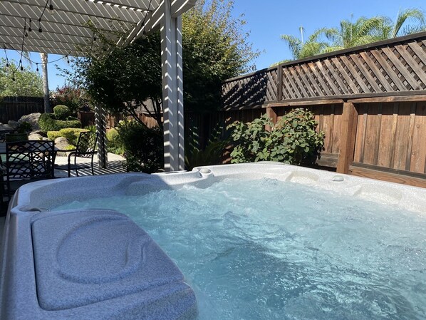 Bain à remous extérieur