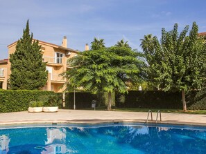 Agua, Planta, Cielo, Propiedad, Edificio, Azur, Árbol, Nube, Piscina, Paisaje Natural