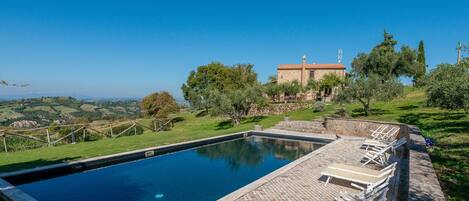 Cielo, Nube, Pianta, Albero, Manto Stradale, Asfalto, Lotto, Casa, Materiale Composito, Recinzione