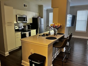 Breakfast table / Bar , etc.