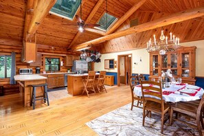 Kitchen Dining Area