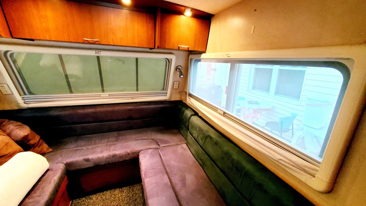 Que Luxury Camper Ct