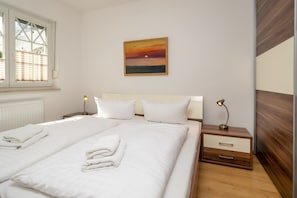 Schlafzimmer mit Doppelbett