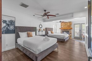 Bedroom Two Queen Beds