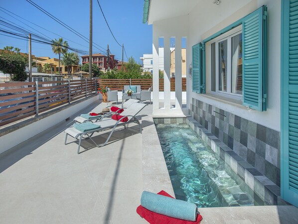 Swimming pool