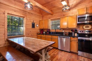 Awesome Kitchen Complete With Granite Countertops And Stainless Steel Appliances!