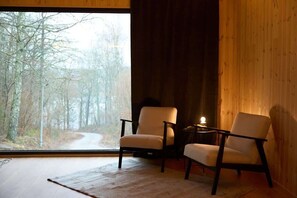 Reading and lounge