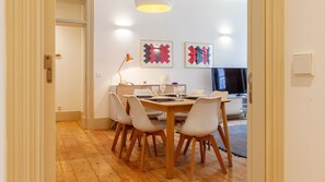An inviting dining area that will comfortably fit everyone.
#diningarea #comfort #modern #portugal #pt #lisbon