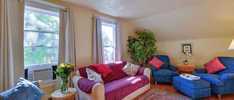 Billings Vacation Rental | 1BR | 1BA | Stairs Required for Access | 700 Sq Ft