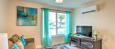 Riviera Beach Vacation Rental | 2BR | 1BA | 1 Step to Access | 1,300 Sq Ft