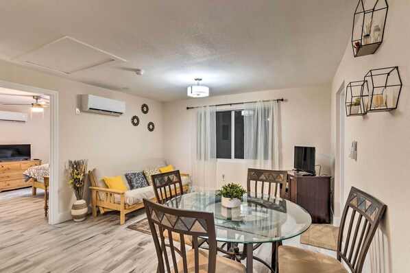 West Palm Beach Vacation Rental | 1BR | 1BA | 1 Step to Access | 500 Sq Ft