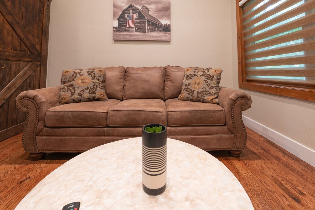 Chimney Hill – 06) Master Suite