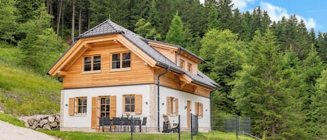 Außenseite Ferienhaus [Sommer]