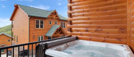 Outdoor hot tub overlooking the mountains!