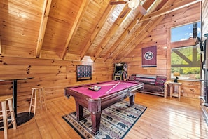 Bear Essentials Lodge's pool table