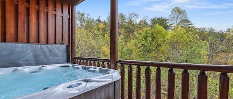 Bear Essentials Lodge's bubbling hot tub