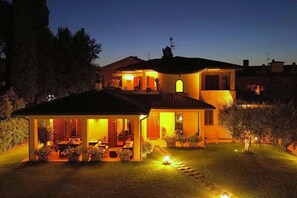 Außenseite Ferienhaus [Sommer]