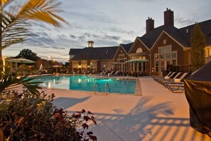 Who says you can't mix business with pleasure? As our guest, you'll have free access to our community's resort-style saltwater pool! And yes, it's actually open. :) 