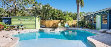 Sun shelf in pool