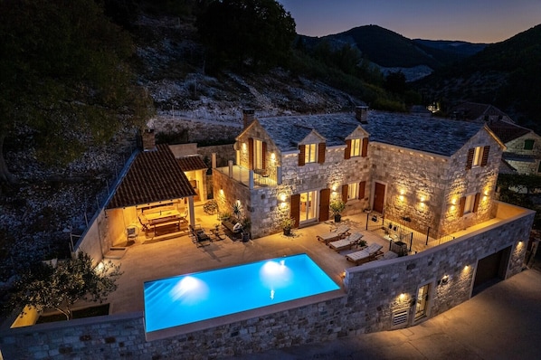 Traditional and luxurious 4-bedroom villa with heated pool and sea views.