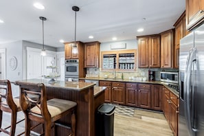 Large Fully Loaded Kitchen