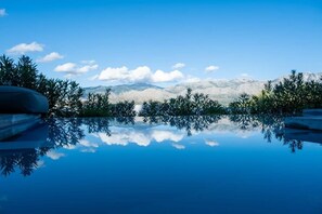 Pool reflection details