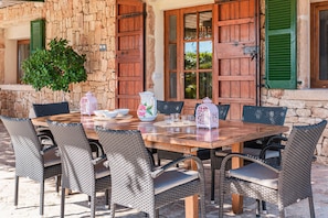 Outdoor dining