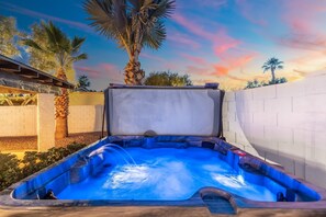 Standalone, secluded 6 person hot tub