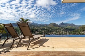 Mountain view,Pool view