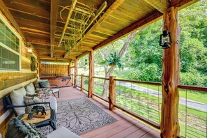 Wraparound Deck | 3 Exterior Security Cameras | Towels & Linens