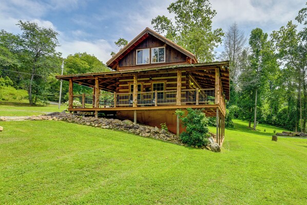 Cosby Vacation Rental | 1BR | 1.5BA | 1,100 Sq Ft | Stairs Required