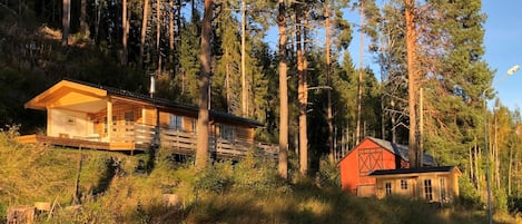 Solbacken Cottage (left), Sauna-House (middle), Lodge (right)