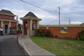 Draxhall Country Club Security Gate. 24/7 Security