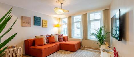 Our bright and colorful living room is the ideal place to feel at home.