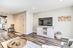 Living Area | Flat-Screen TV | Free WiFi | Open Floor Plan