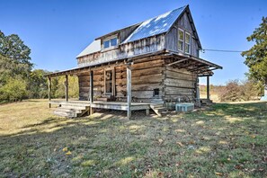 Cabin Exterior | Grass Driveway (2 Vehicles)