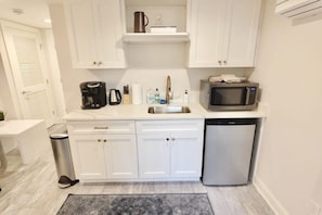 Kitchenette with all the essentials