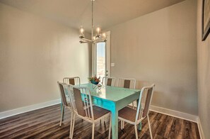 Dining Area | Dining Table | Dishware/Flatware