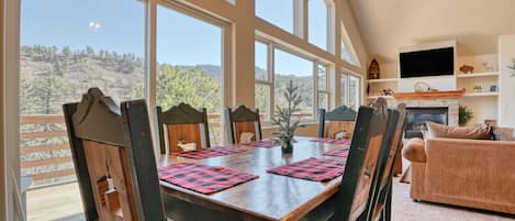 Dinning area for 6 guests